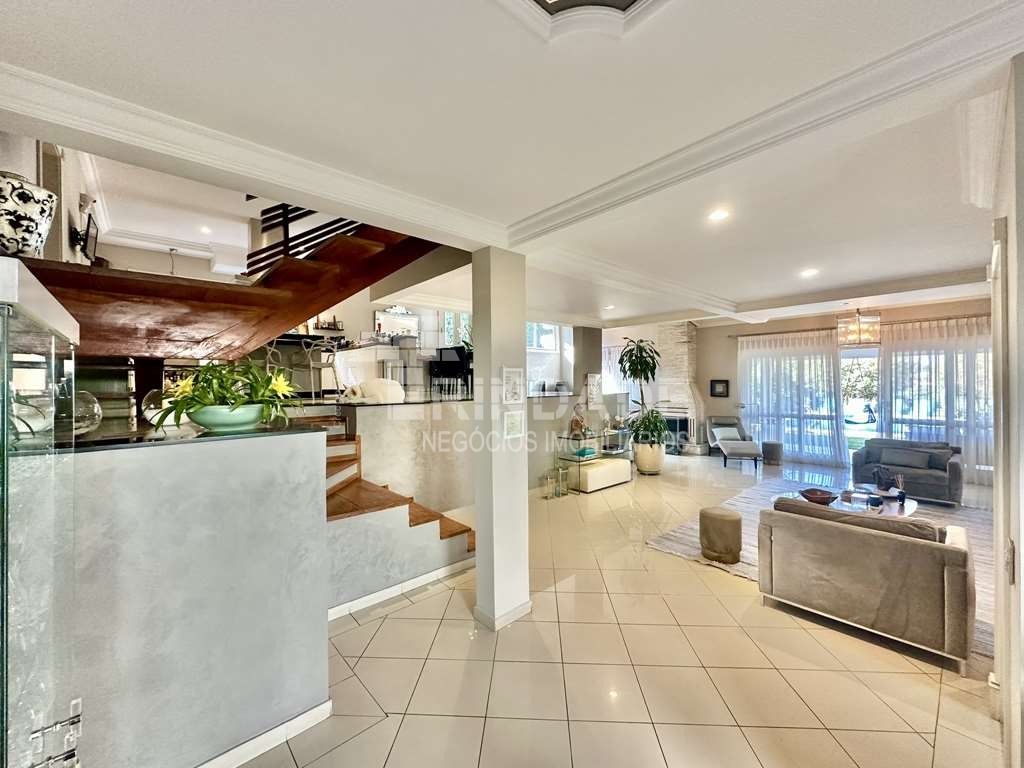 Casa impecável com 4 suítes no miolo da Granja Viana, foto 8 de 46