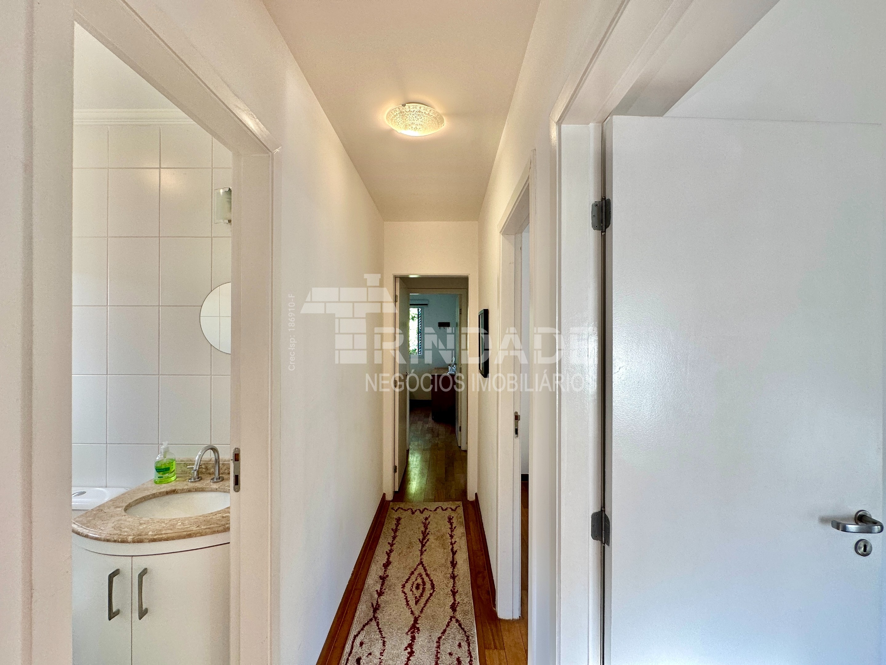 Casa Impecável na Granja Viana com 4 dormitórios / sendo 2 suítes, foto 44 de 51
