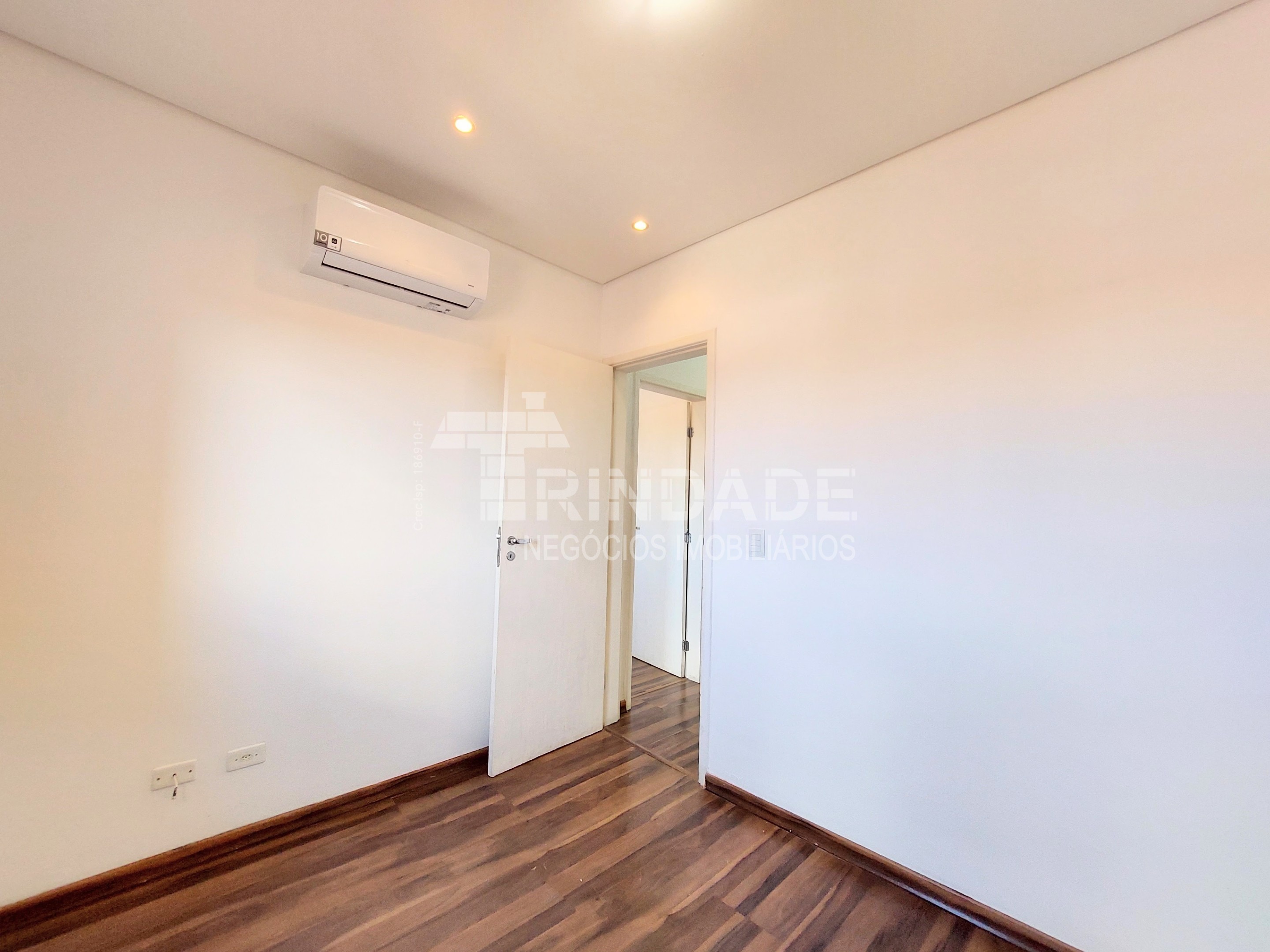 Linda Casa com 3 dormitórios / 1 suíte na Granja Viana, foto 4 de 48