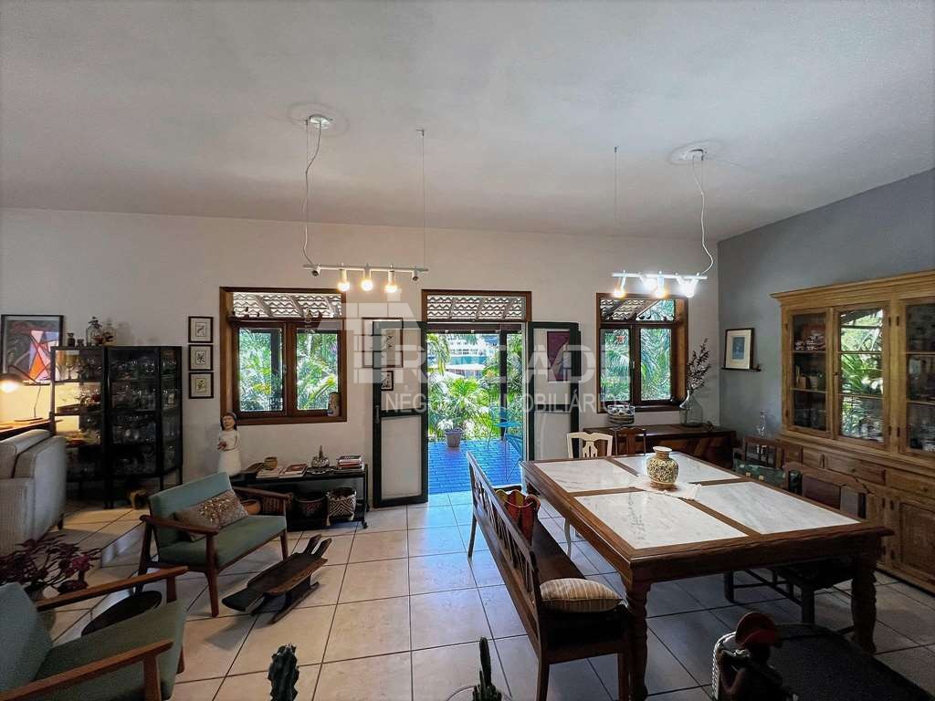 Casa com 5 dormitórios / 2suítes - Rústica e gourmet na Granja Viana, foto 18 de 65