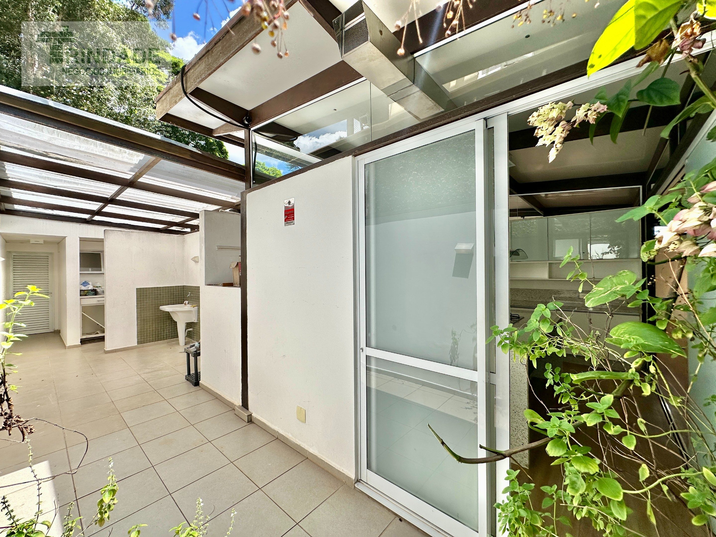 Casa térrea moderna com 3 suítes na Granja Viana, foto 31 de 56