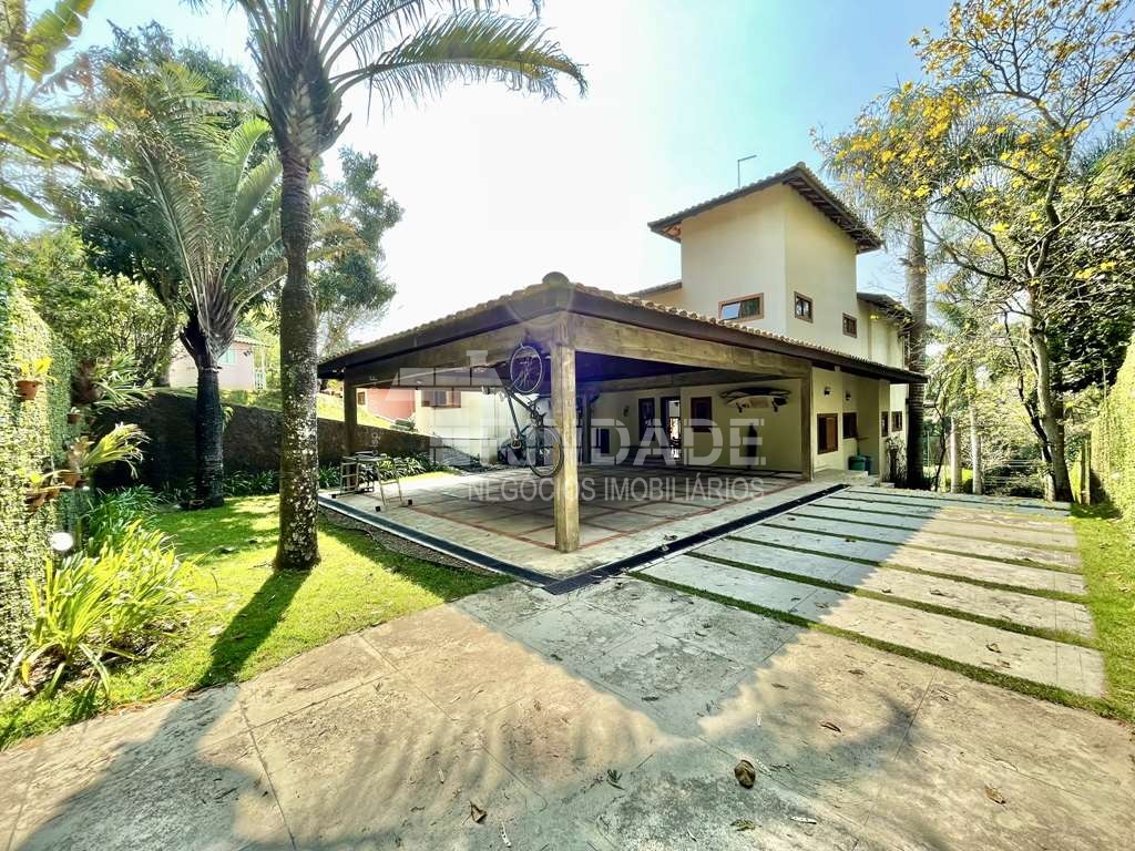 Casa com 4 suítes, piscina e campo de futebol na Granja Viana, foto 15 de 48
