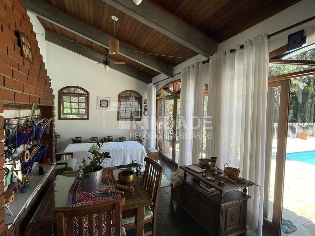 Linda Casa com 4 dormitórios / 2 suíte na Granja Viana, foto 45 de 55