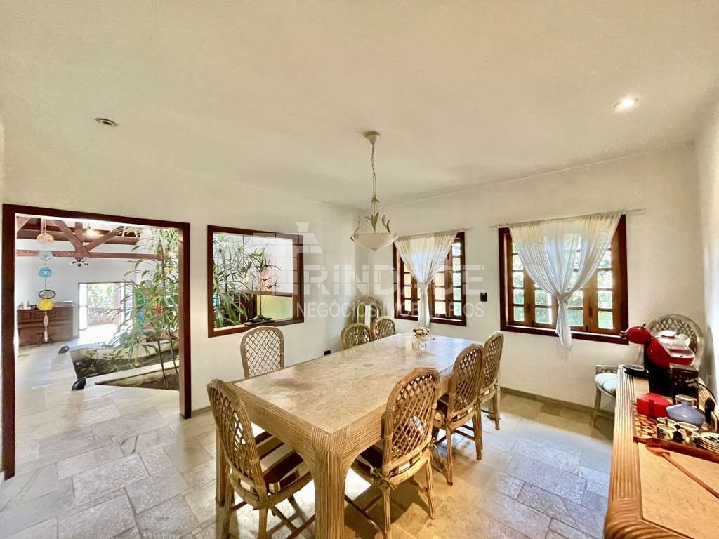 Linda casa com 5 suítes no miolo da Granja Viana, foto 25 de 53