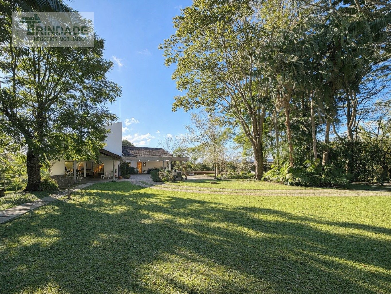 Casa em terreno de 10.490m² - Ideal para morar ou investir na Granja Viana, foto 2 de 48