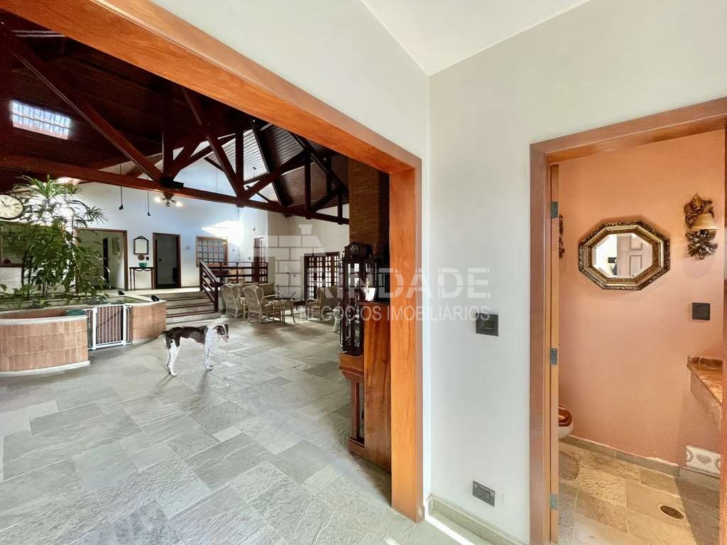 Linda casa com 5 suítes no miolo da Granja Viana, foto 11 de 53