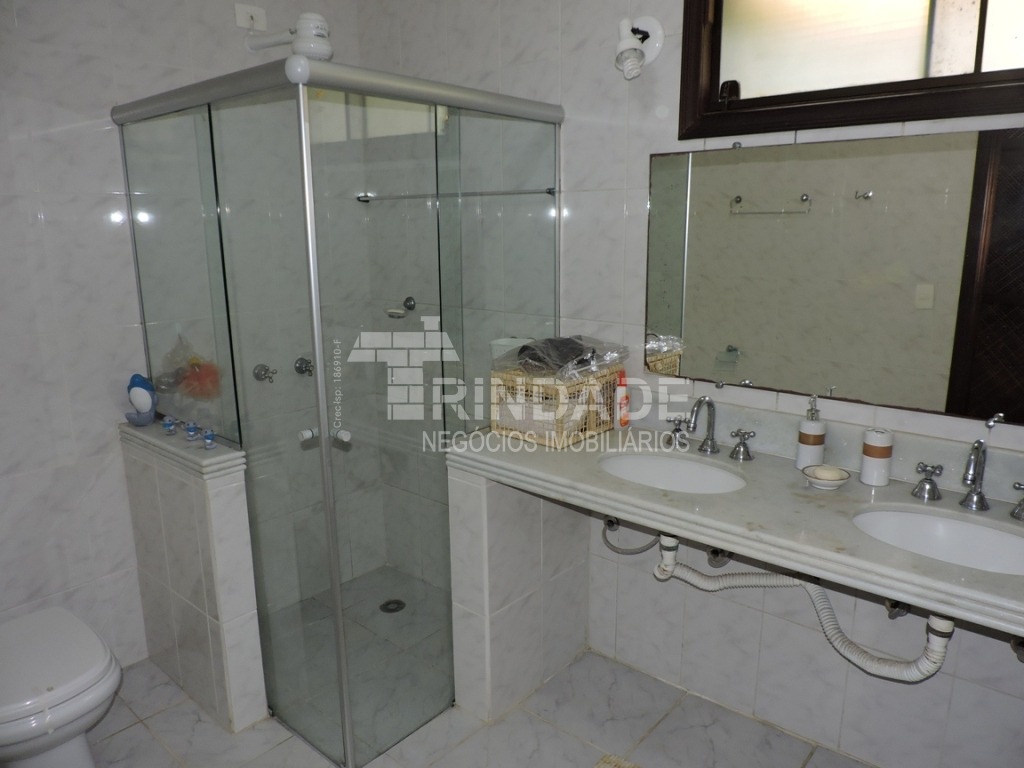 Casa com 5 dormitórios / sendo 3 suítes na Granja Viana por 1.690.000,00, foto 25 de 28