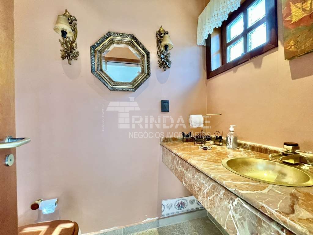 Linda casa com 5 suítes no miolo da Granja Viana, foto 10 de 53