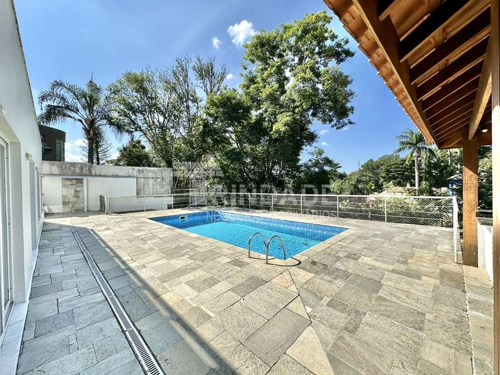 Casa ampla com 5 dormitórios / 4 suítes (1 no térreo) na Granja Viana, foto 25 de 47