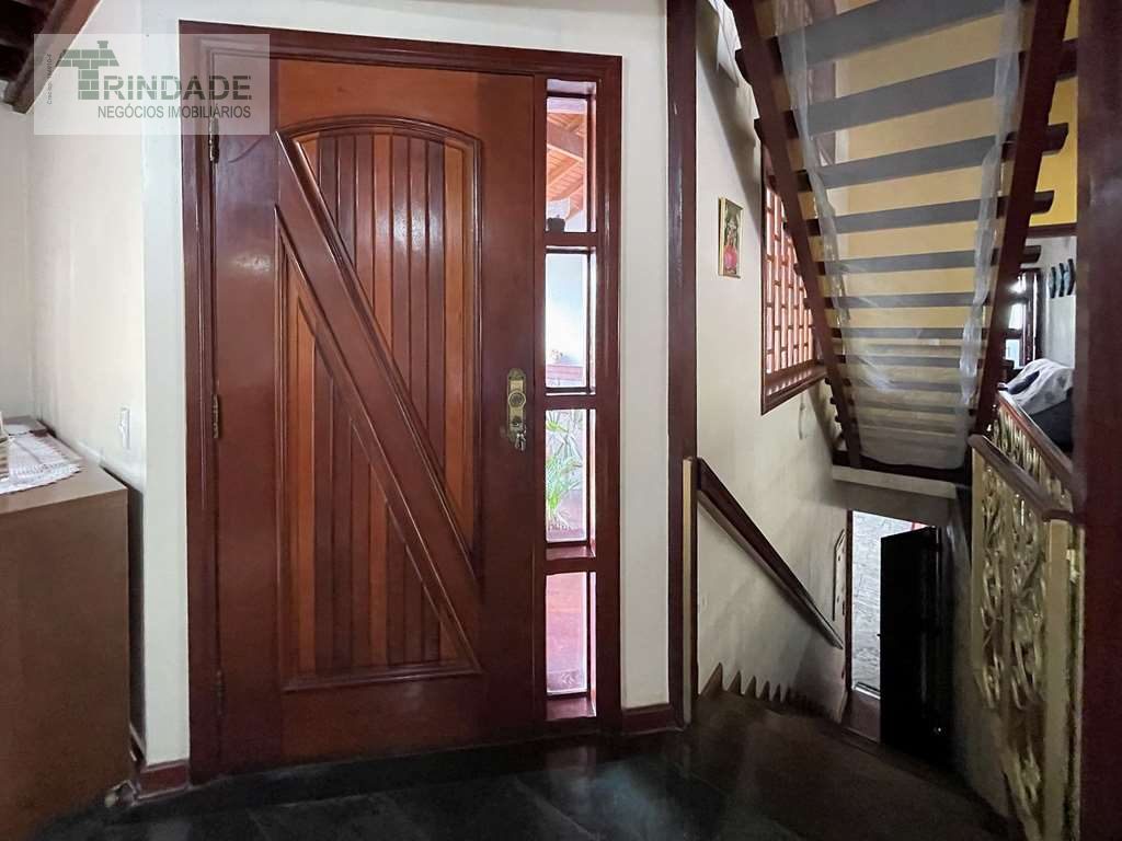 Casa confortável com 6 dormitórios / 1 suíte na Granja Viana, foto 6 de 48