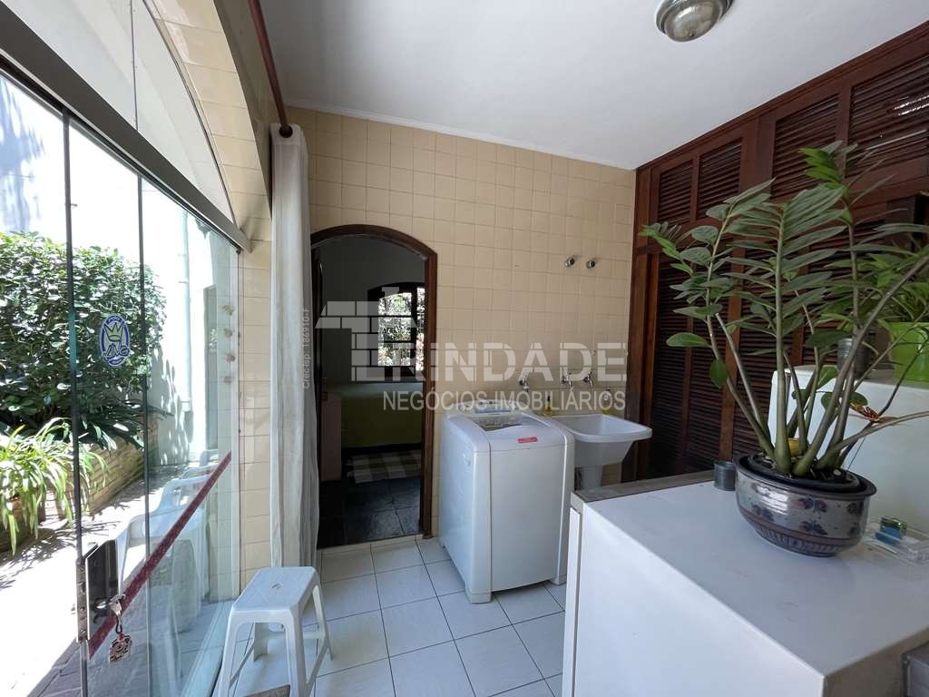 Linda Casa com 4 dormitórios / 2 suíte na Granja Viana, foto 51 de 55