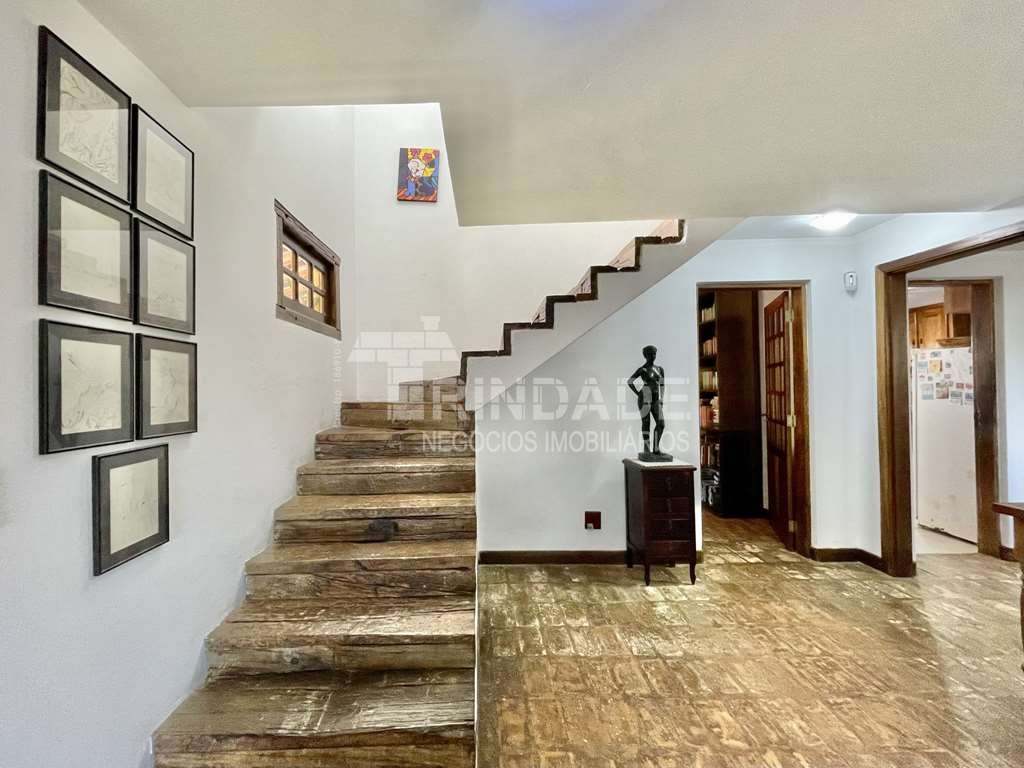 Casa com 3dormitórios/1suíte + hóspedes +caseiro / por 1.570.000,00, foto 27 de 49