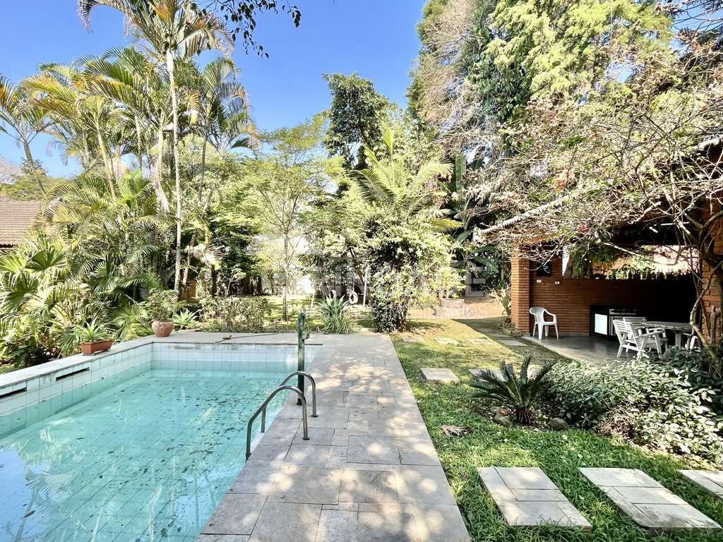 Linda casa com 5 suítes no miolo da Granja Viana, foto 52 de 53