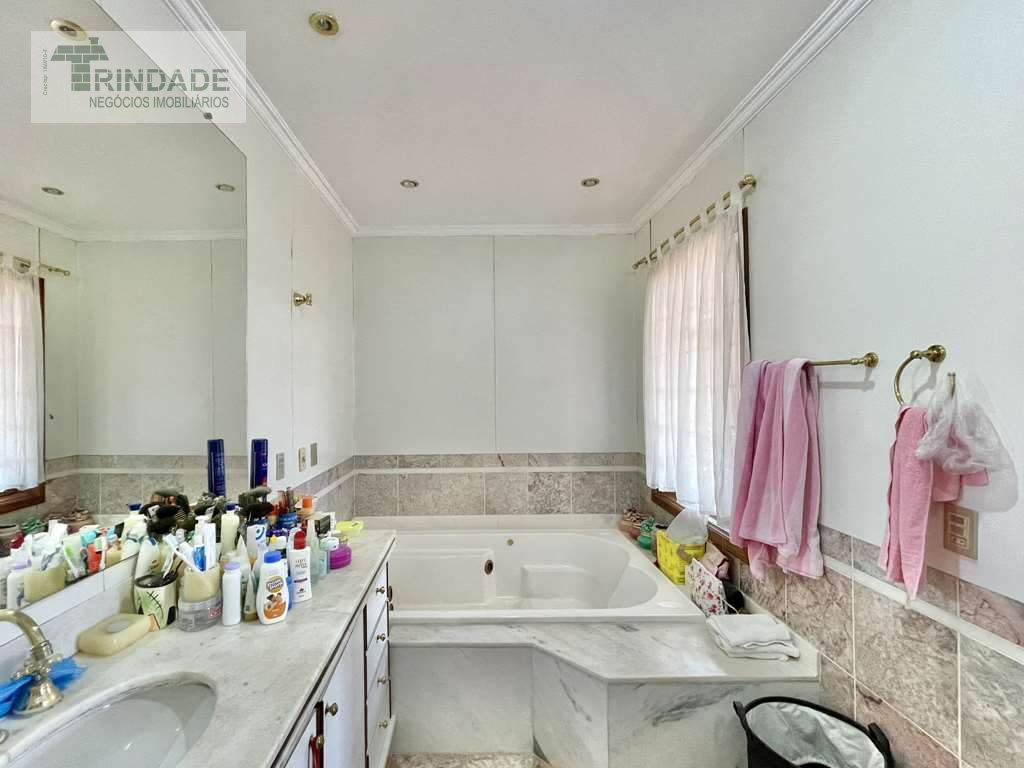 2 CASAS no mesmo lote, 6 dormitórios/5 suítes na Granja Viana, foto 34 de 59