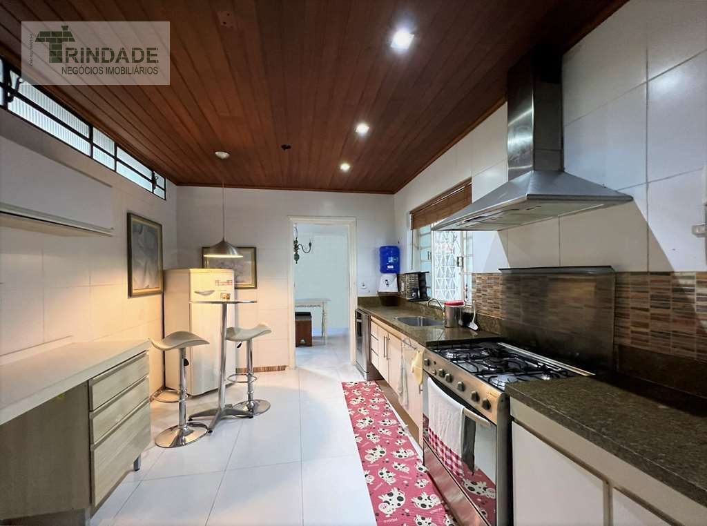 2 casas independentes, porém interligadas! Total de 5 dormitórios / 3 suítes na Granja Viana, foto 37 de 47