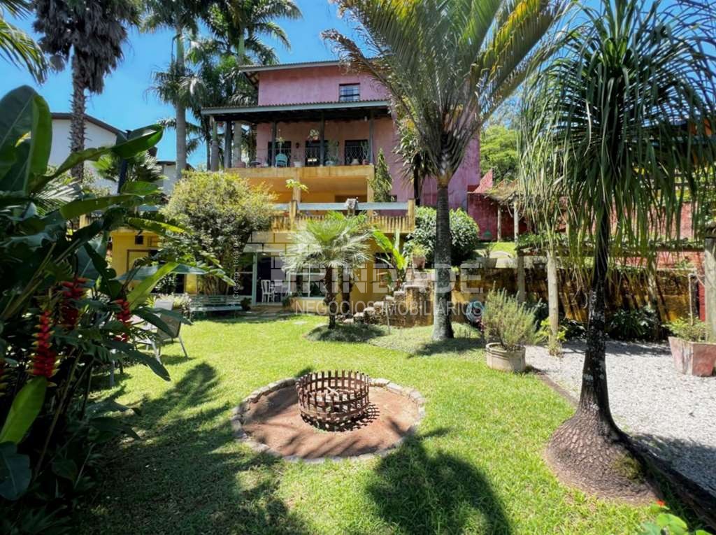 Casa com 5 dormitórios / 2suítes - Rústica e gourmet na Granja Viana, foto 1 de 65