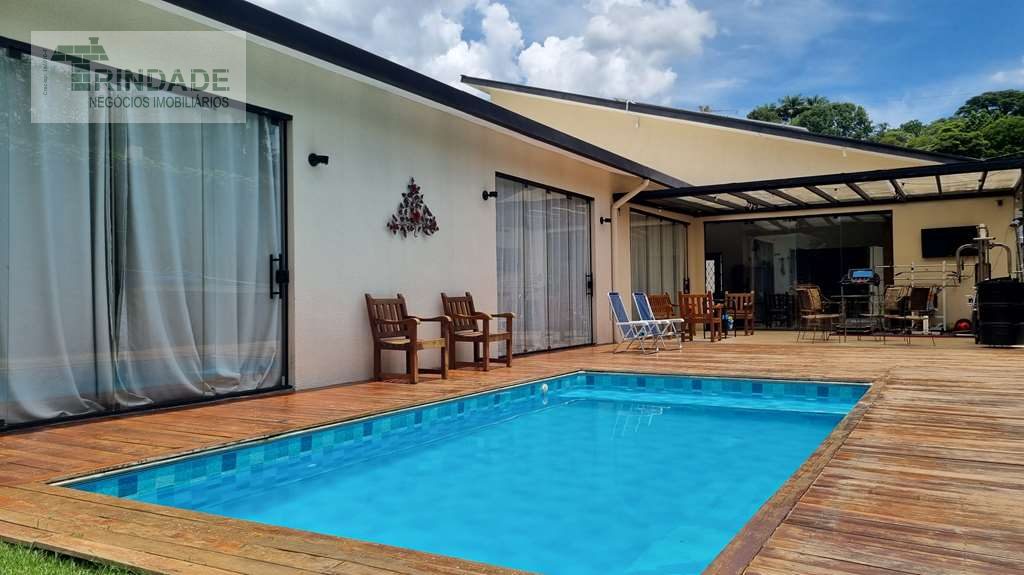 Linda casa térrea com 3 suítes na Granja Viana, foto 23 de 48