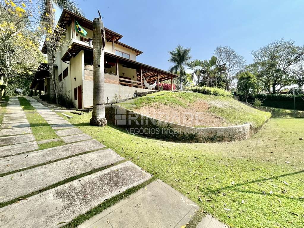 Casa com 4 suítes, piscina e campo de futebol na Granja Viana, foto 3 de 48