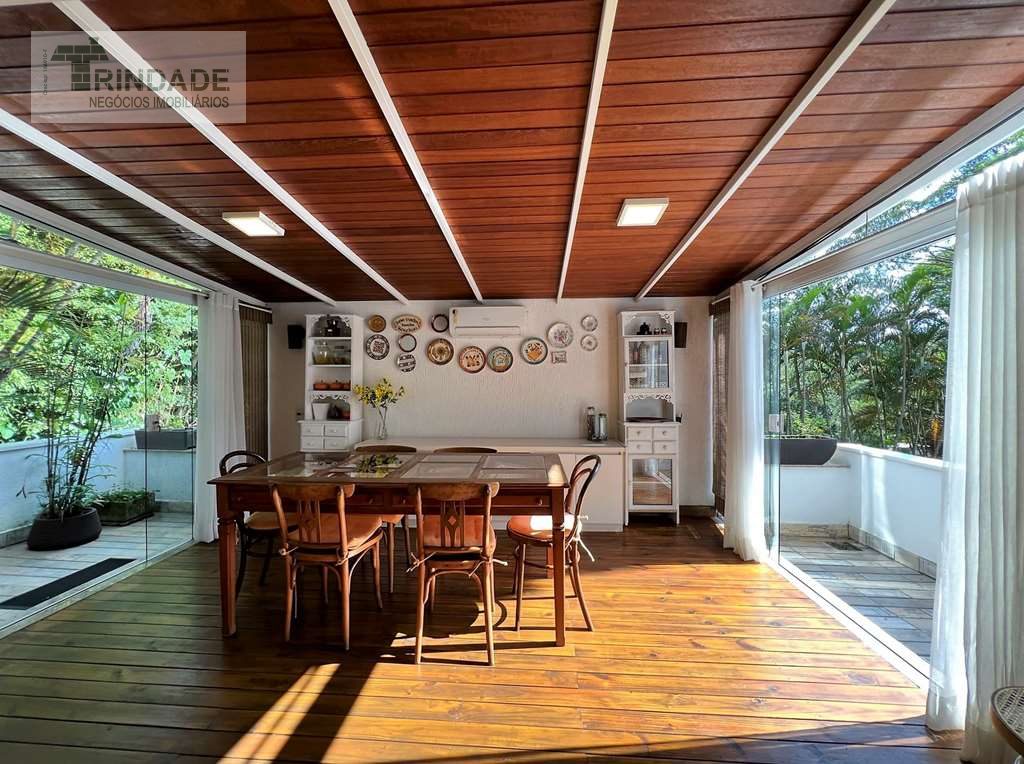 2 casas independentes, porém interligadas! Total de 5 dormitórios / 3 suítes na Granja Viana, foto 17 de 47