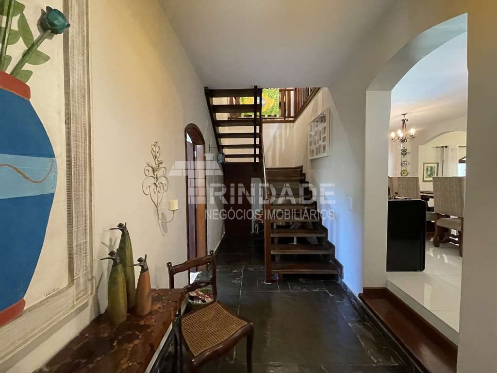 Linda Casa com 4 dormitórios / 2 suíte na Granja Viana, foto 26 de 55