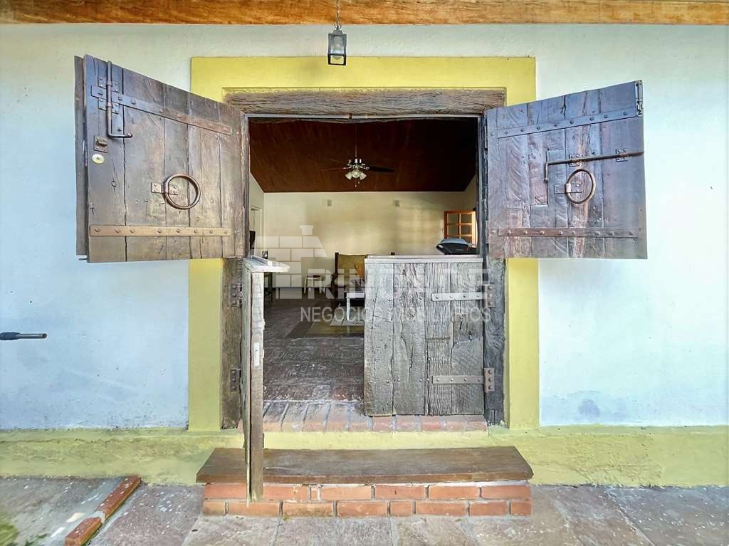 Casa com 3dormitórios/1suíte + hóspedes +caseiro / por 1.570.000,00, foto 38 de 49