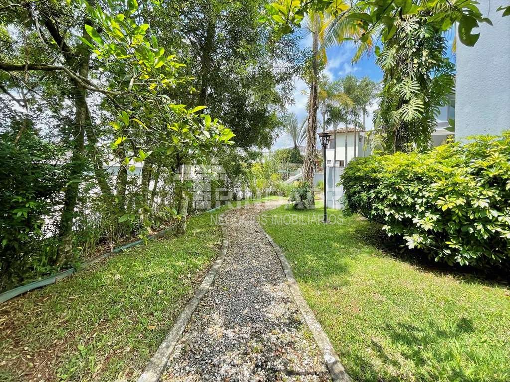 Linda casa com 4 suítes na Granja Viana, foto 47 de 49