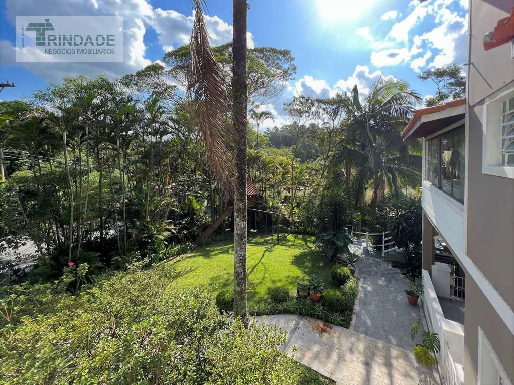 2 casas independentes, porém interligadas! Total de 5 dormitórios / 3 suítes na Granja Viana, foto 18 de 47
