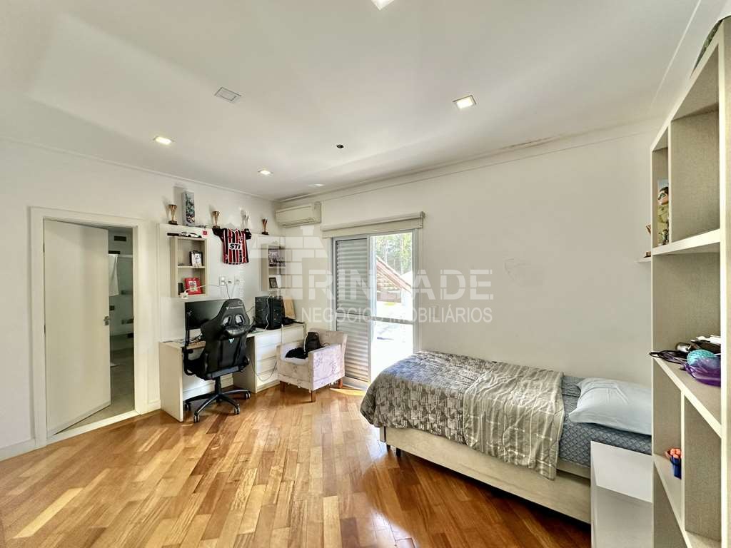 Casa ampla com 5 dormitórios / 4 suítes (1 no térreo) na Granja Viana, foto 37 de 47