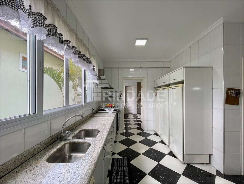 Linda casa com 4 suítes na Granja Viana, foto 19 de 49