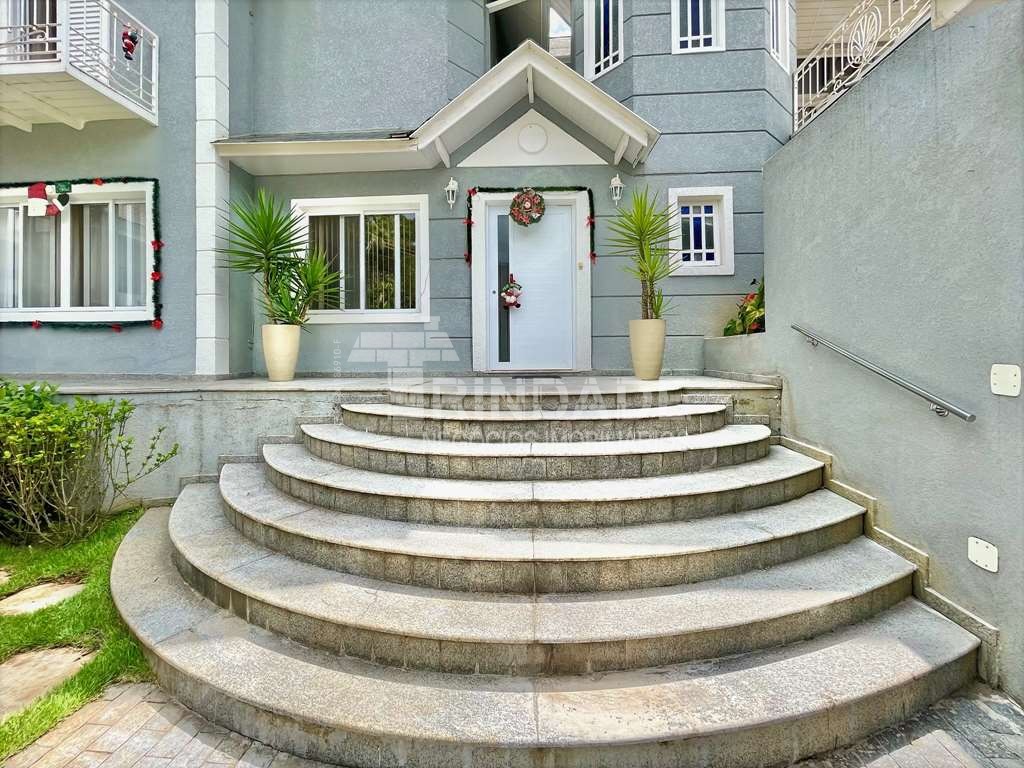 Linda casa com 4 suítes na Granja Viana, foto 8 de 49