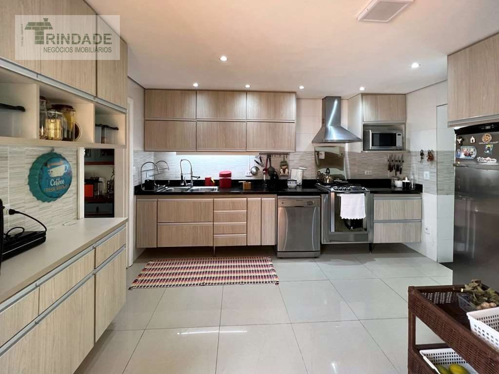 2 casas independentes, porém interligadas! Total de 5 dormitórios / 3 suítes na Granja Viana, foto 20 de 47