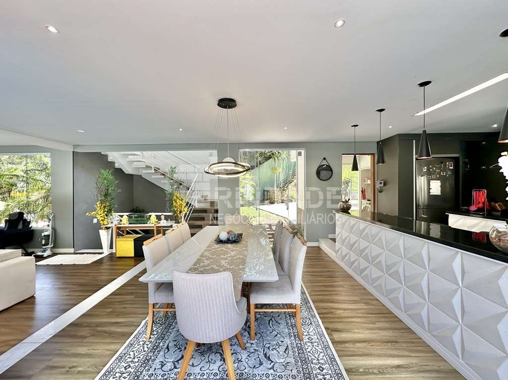 Casa impecável com 4 dormitórios / 3 suítes na Granja Viana, foto 18 de 53