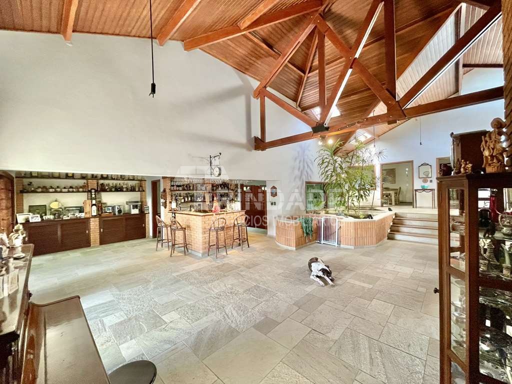 Linda casa com 5 suítes no miolo da Granja Viana, foto 20 de 53