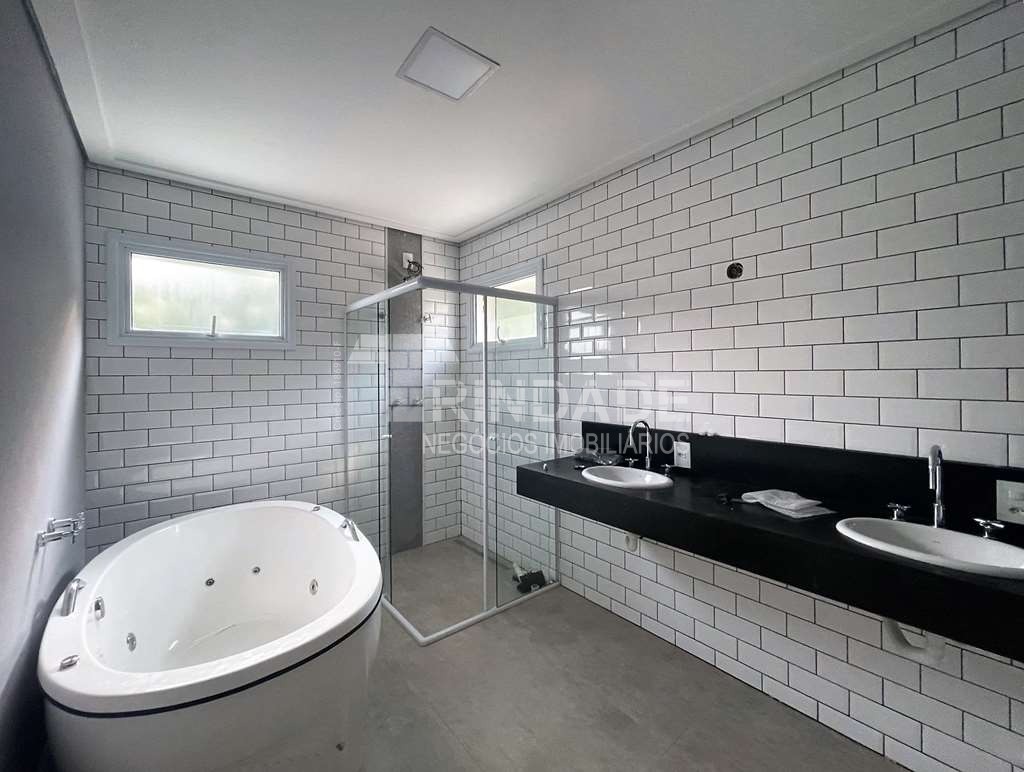Casa zero km moderna com 4 suítes na Granja Viana, foto 32 de 47
