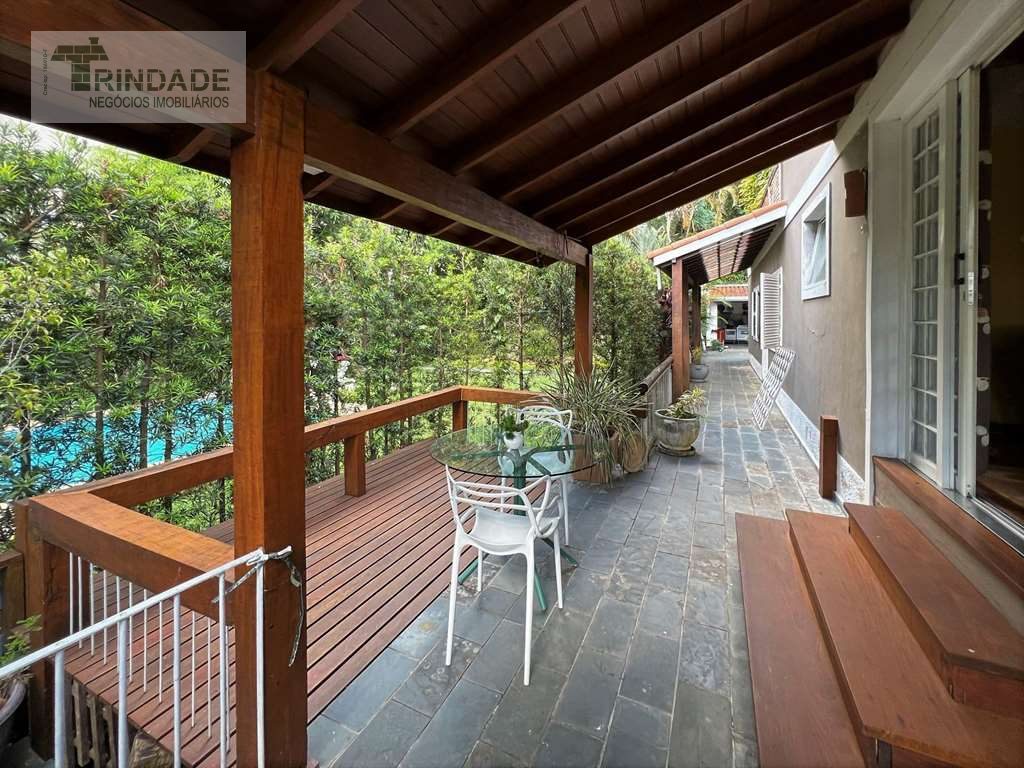 2 casas independentes, porém interligadas! Total de 5 dormitórios / 3 suítes na Granja Viana, foto 15 de 47