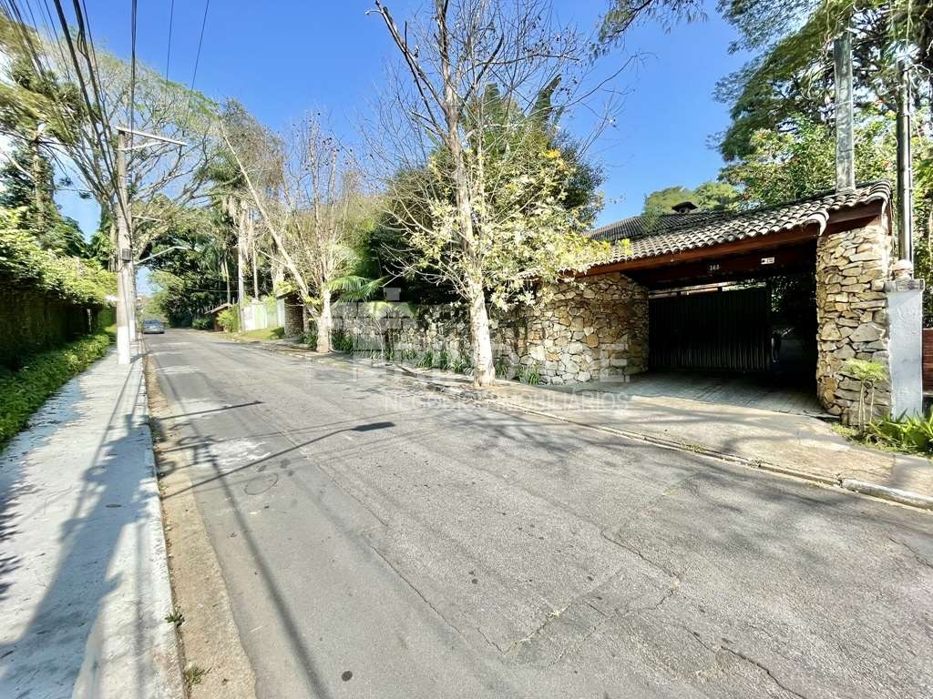 Linda casa com 5 suítes no miolo da Granja Viana, foto 3 de 53