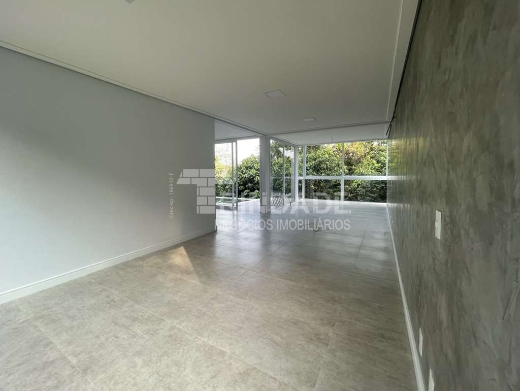 Casa zero km moderna com 4 suítes na Granja Viana, foto 14 de 47