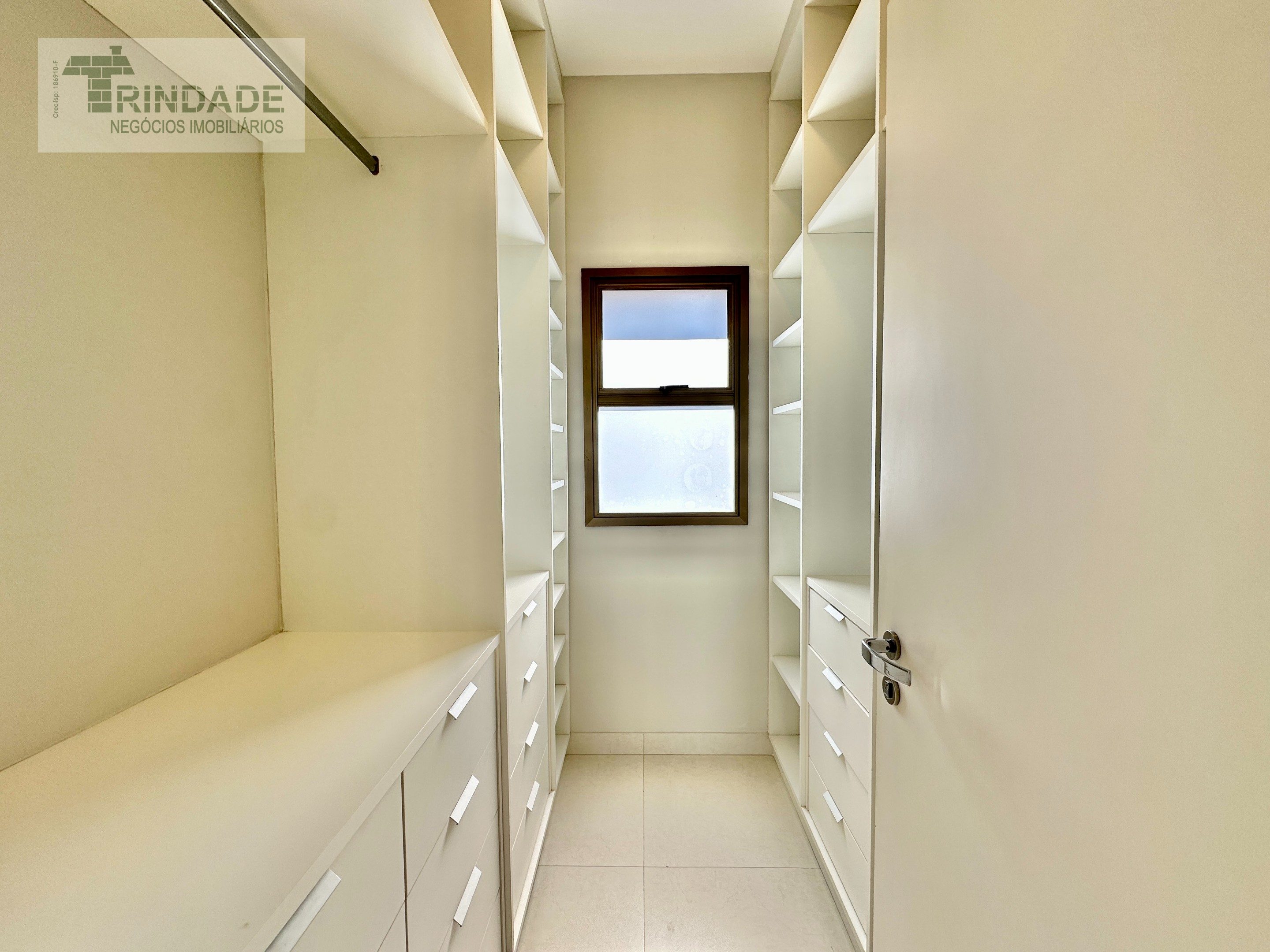 Casa impecável com 3 suítes, área gourmet, escritório e linda vista na Granja Viana, foto 44 de 56