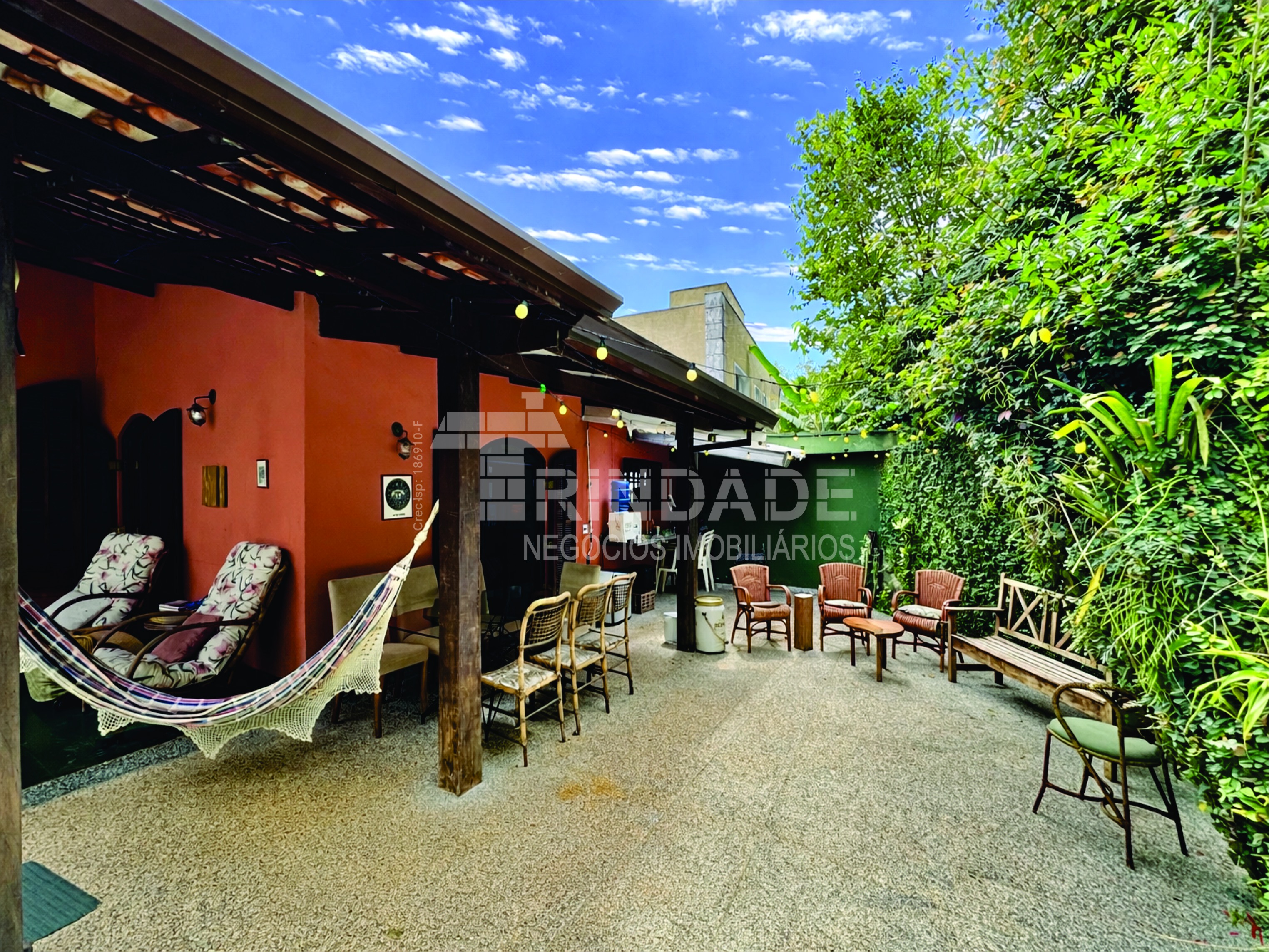 Casa 3 dormitórios / 1suíte. TÉRREA, privacidade, avarandada e piscina na Granja Viana, foto 16 de 47