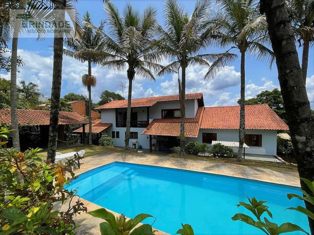 Casa confortável com 6 dormitórios / 1 suíte na Granja Viana, foto 1 de 48