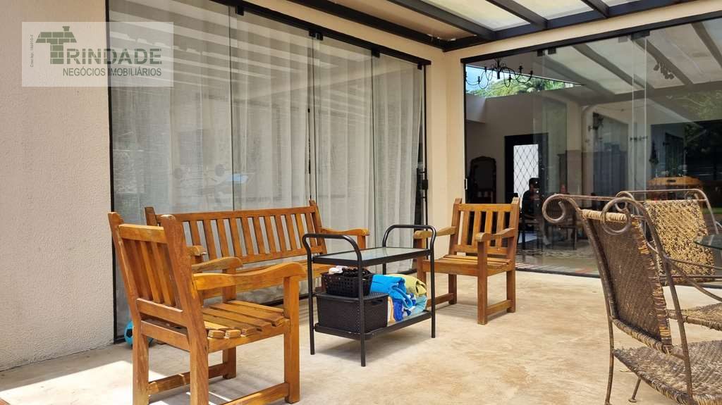 Linda casa térrea com 3 suítes na Granja Viana, foto 17 de 48
