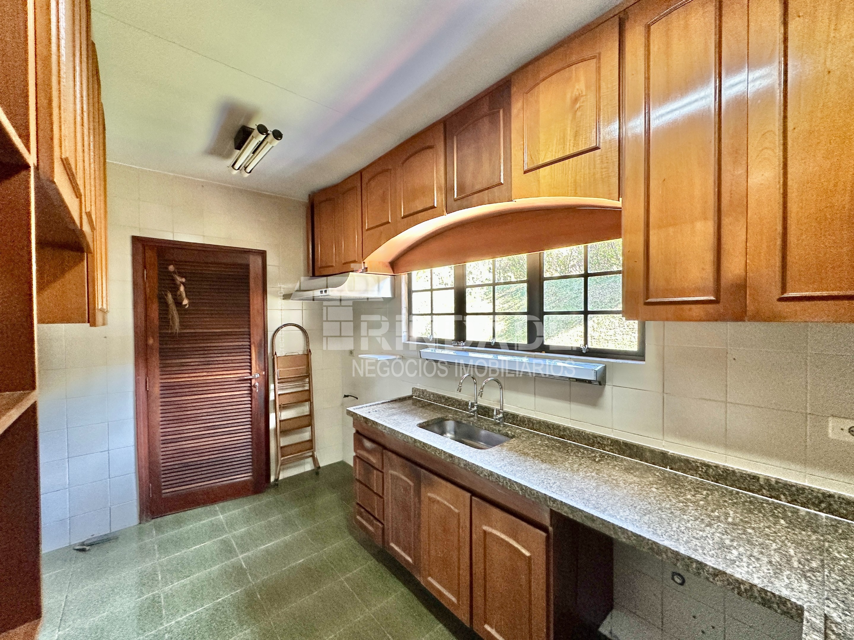 Casa com 4 dormitórios na Granja Viana / 322m², foto 41 de 52