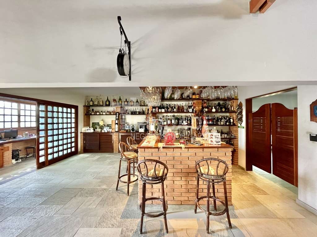 Linda casa com 5 suítes no miolo da Granja Viana, foto 17 de 53