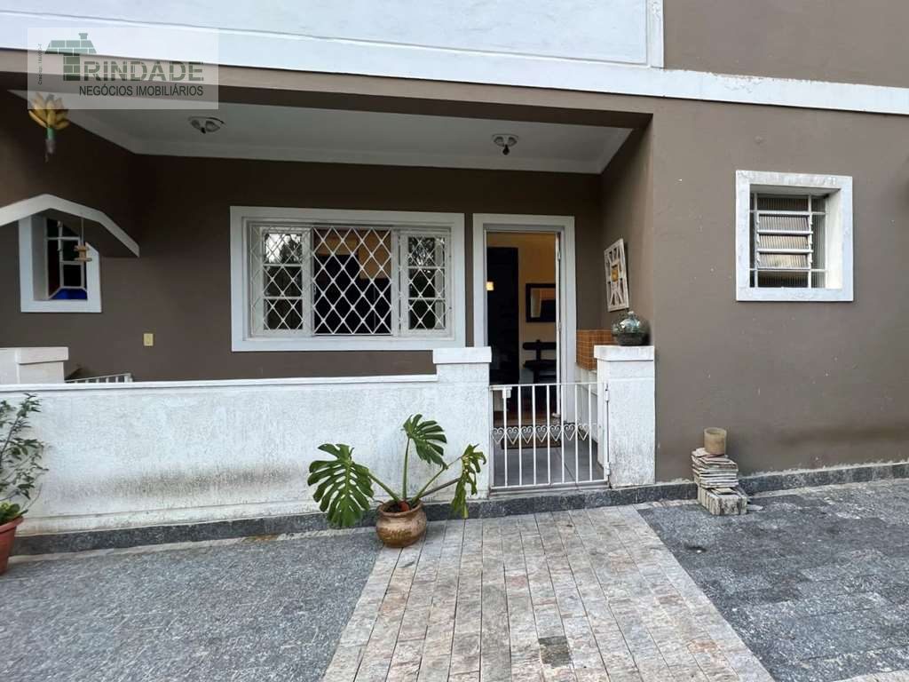 2 casas independentes, porém interligadas! Total de 5 dormitórios / 3 suítes na Granja Viana, foto 30 de 47