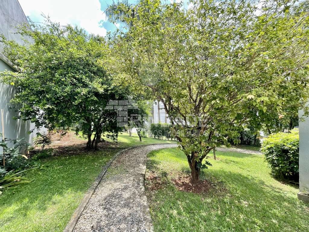 Linda casa com 4 suítes na Granja Viana, foto 48 de 49