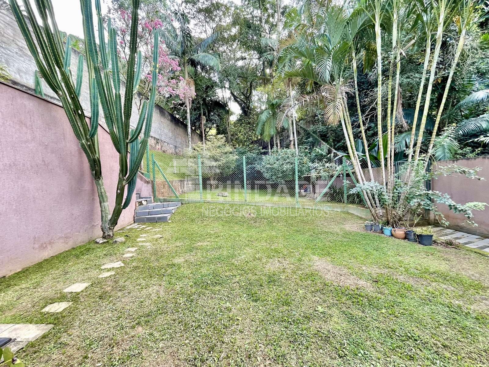 Casa térrea com 3 suítes na Granja Viana, foto 37 de 48